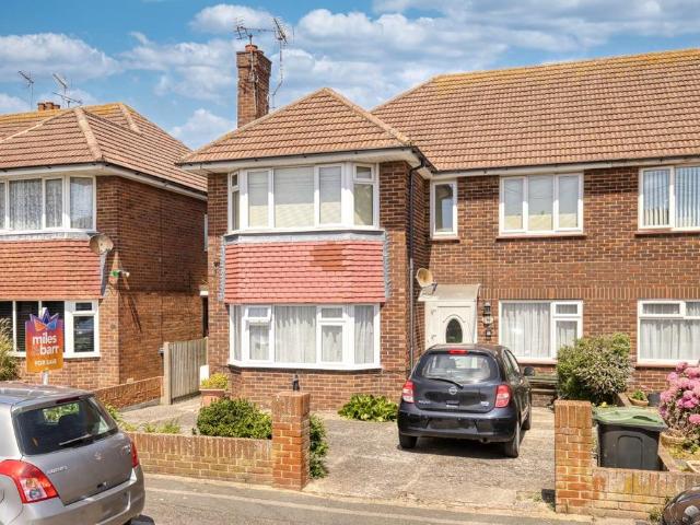 Flat for sale in East Cliff, Acol