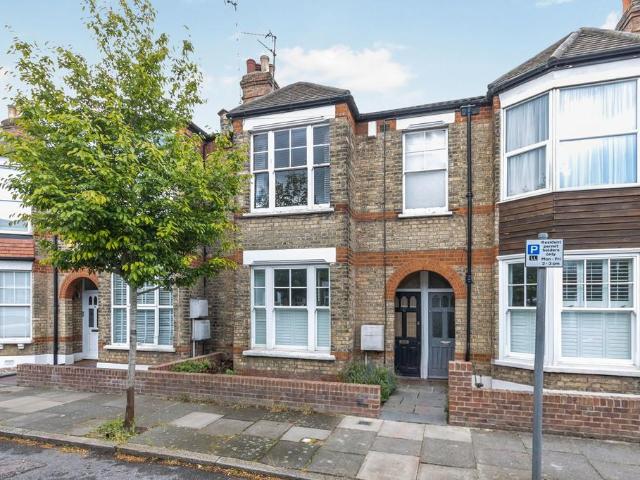 Flat for sale in Finchley, Greater London