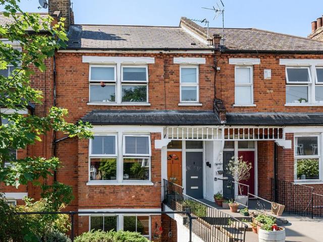 Flat for sale in West Norwood, Greater London