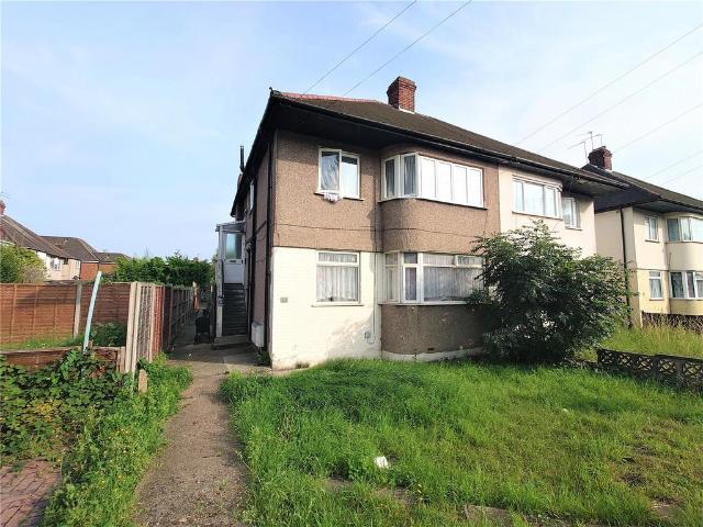 Flat for sale in Hayes, Greater London