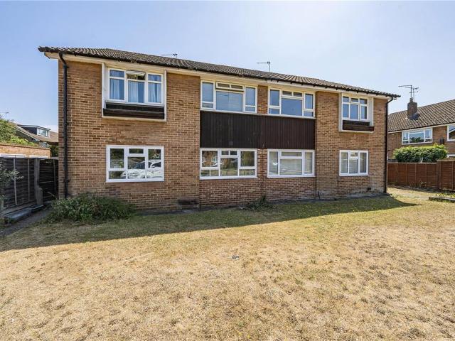Flat for sale in Hampton Wick, Greater London