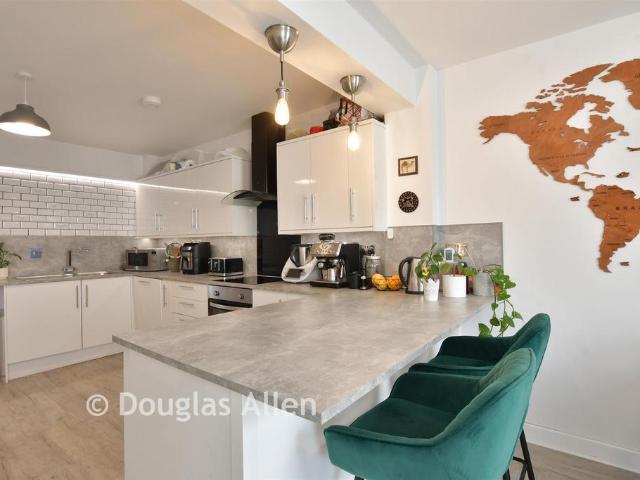 Flat for sale in Greater London