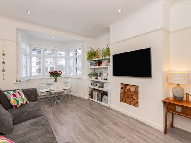 Flat for sale in Hornchurch, Greater London