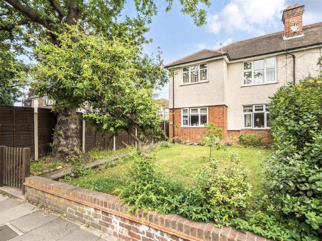 Flat for sale in Surbiton, Greater London