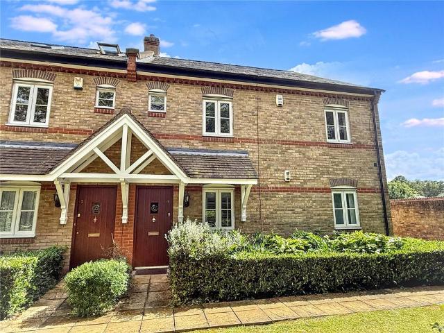Flat for sale in Cockfosters, Greater London