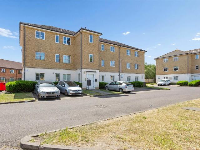 Flat for sale in Dagenham, Greater London