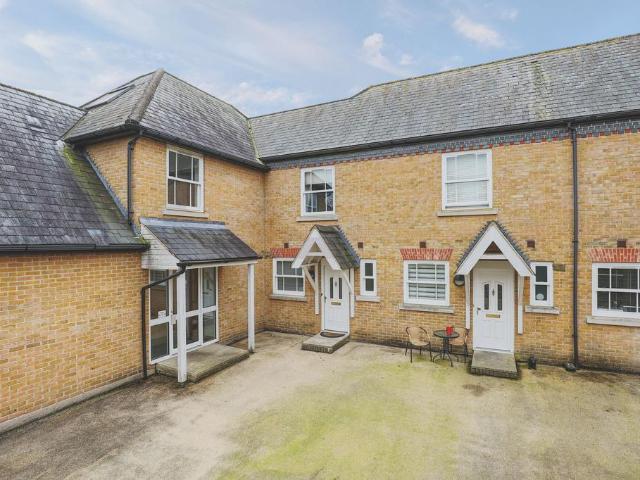 Flat for sale in Kings Hill, Colliers End