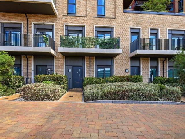 Flat for sale in Canning Town, Greater London