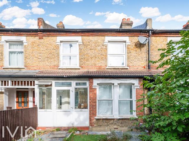 Flat for sale in London Borough of Croydon, Greater London