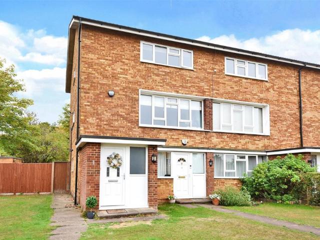 Flat for sale in Royal Borough of Kingston upon Thames, Greater London