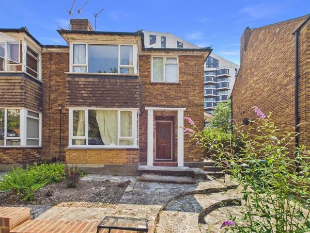 Flat for sale in Shortlands, Greater London