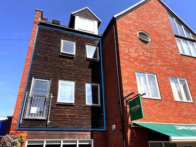 Flat for sale in Whetstone, Pinfold