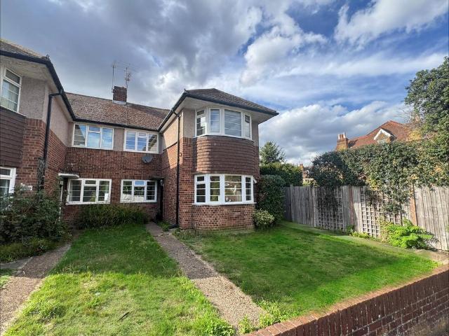 Flat for sale in London Borough of Richmond upon Thames, Greater London