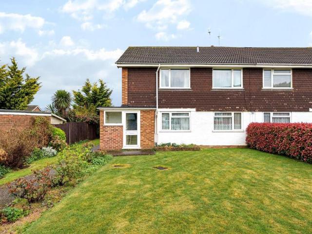 Flat for sale in Hayes, Greater London