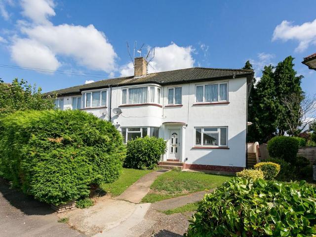 Flat for sale in North Watford, Hertfordshire