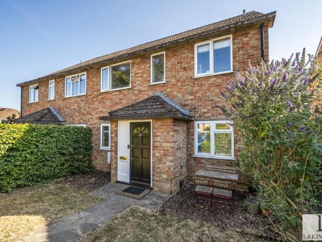 Flat for sale in Ickenham, Greater London