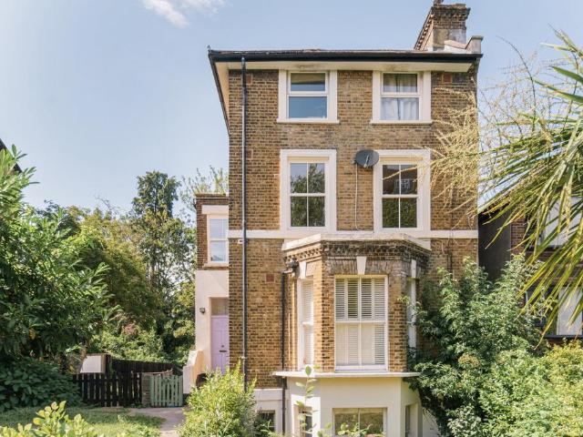 Flat for sale in Crystal Palace, Greater London