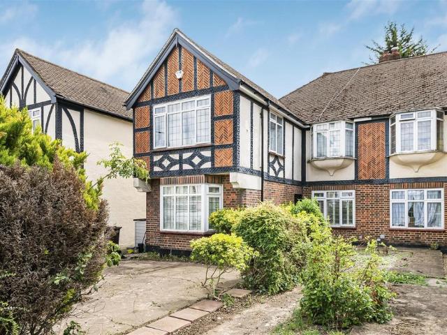 Flat for sale in Carshalton Beeches, Greater London