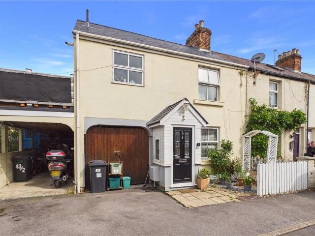 Flat for sale in Enborne, West Berkshire