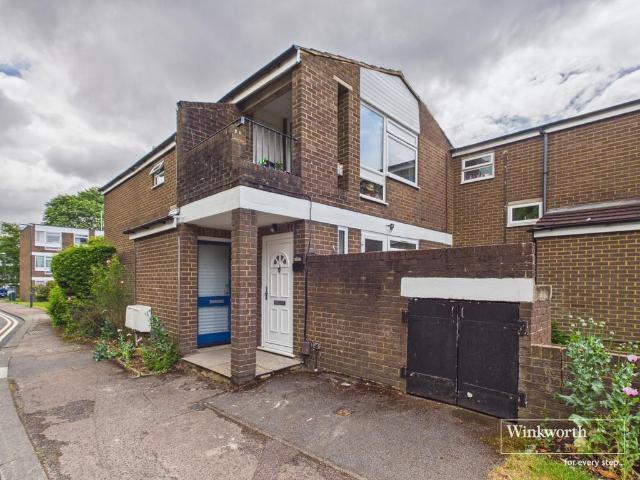 Flat for sale in Wealdstone, Greater London