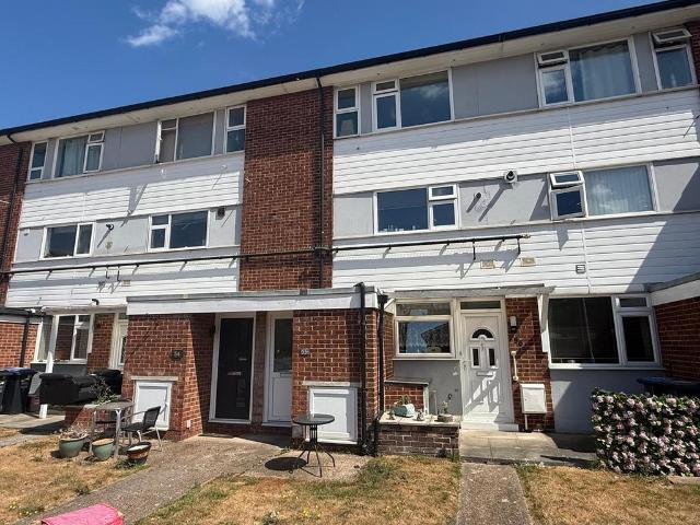 Flat for sale in Upton, Acol