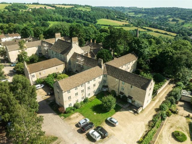 Flat for sale in Thrupp, School House
