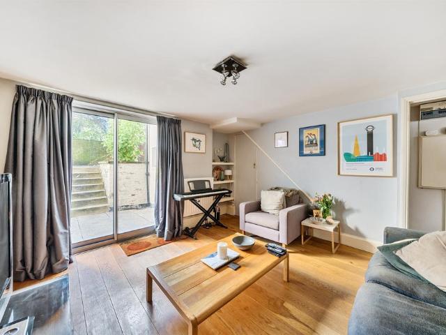 Flat for sale in Elephant and Castle, Greater London