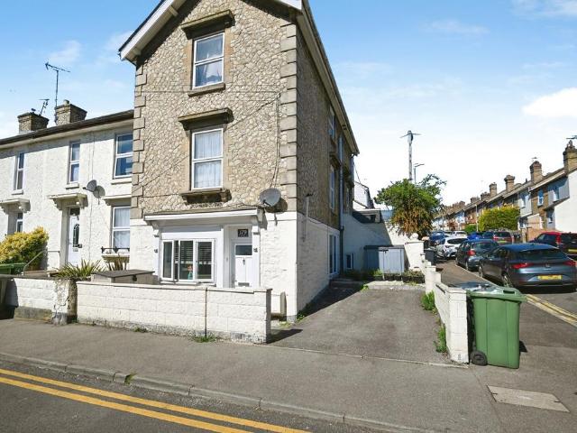 Flat for sale in East Farleigh, Maidstone