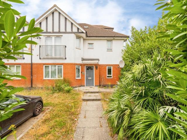 Flat for sale in Greater London