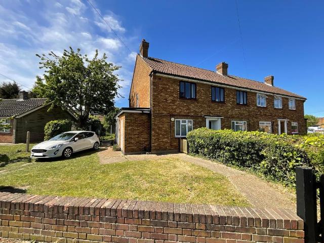 Flat for sale in Elm Park, Greater London