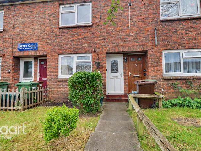 Flat for sale in Greater London