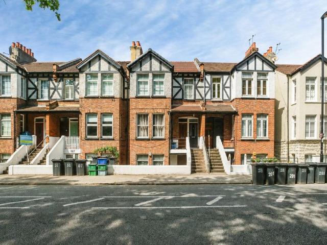 Flat for sale in London Borough of Croydon, Thornton Heath