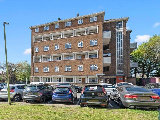 Flat for sale in London Borough of Merton, Mitcham