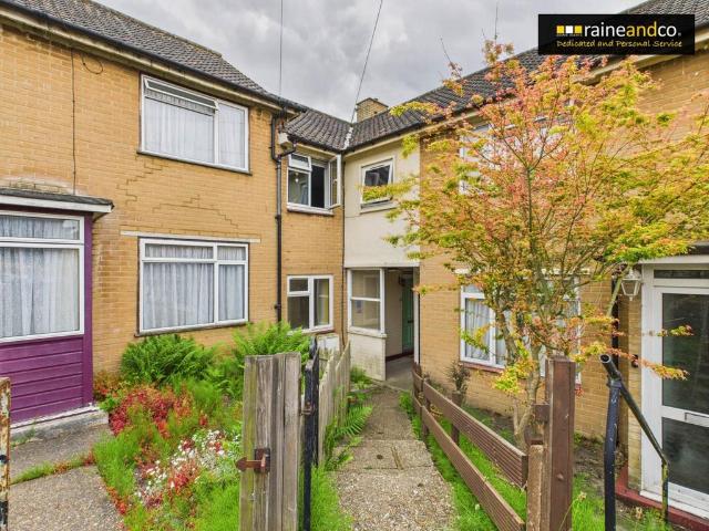 Flat for sale in Potters Bar, Oakmere