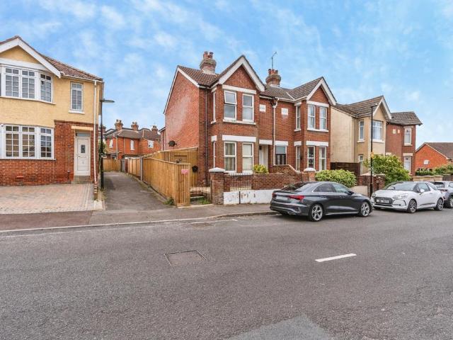 Flat for sale in Itchen, City Of Southampton