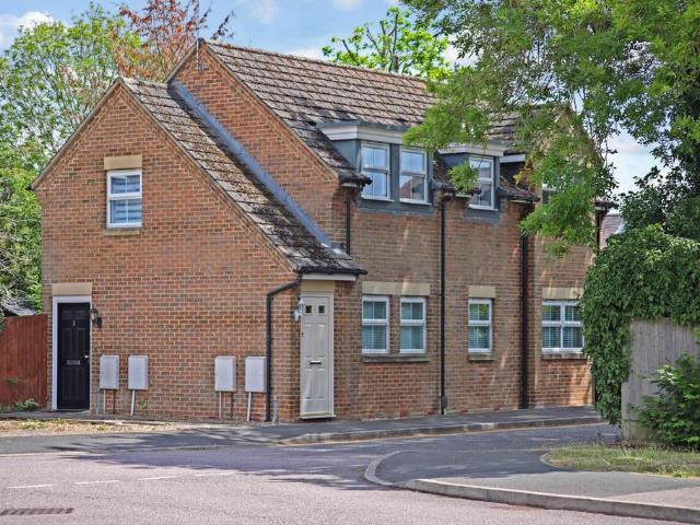 Flat for sale in Weston Turville, Aston Clinton