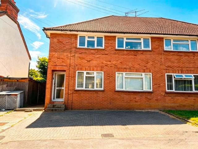 Flat for sale in Navestock Side, Essex