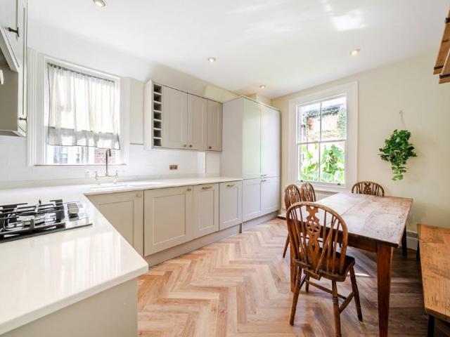 Flat for sale in London Borough of Wandsworth, Greater London