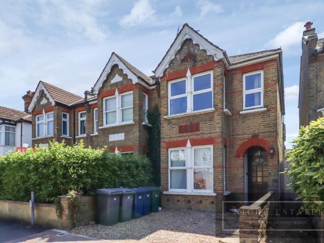 Flat for sale in North Finchley, Greater London
