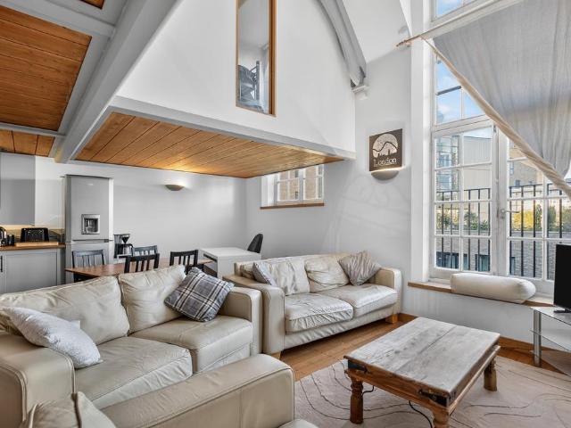Flat for sale in Walworth, Greater London