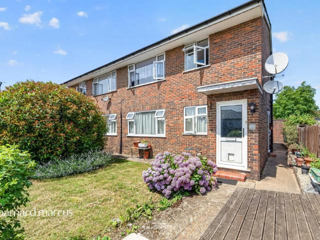 Flat for sale in New Malden, Greater London