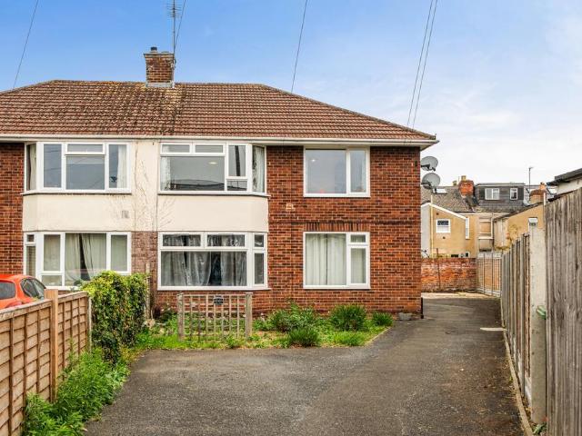 Flat for sale in Lynworth, Cheltenham