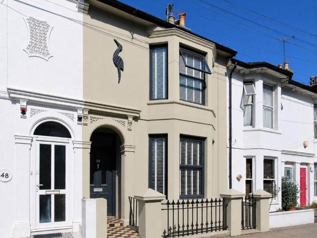 Flat for sale in Mount Pleasant, Iford
