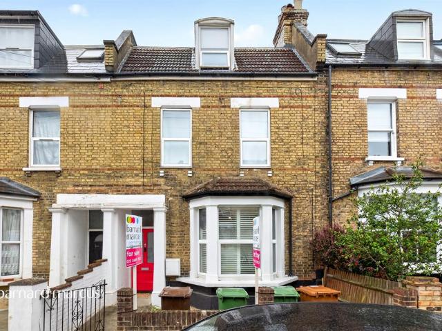 Flat for sale in Wallington, Greater London