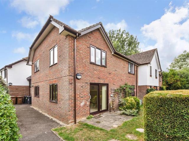 Flat for sale in Barton Stacey, Hampshire