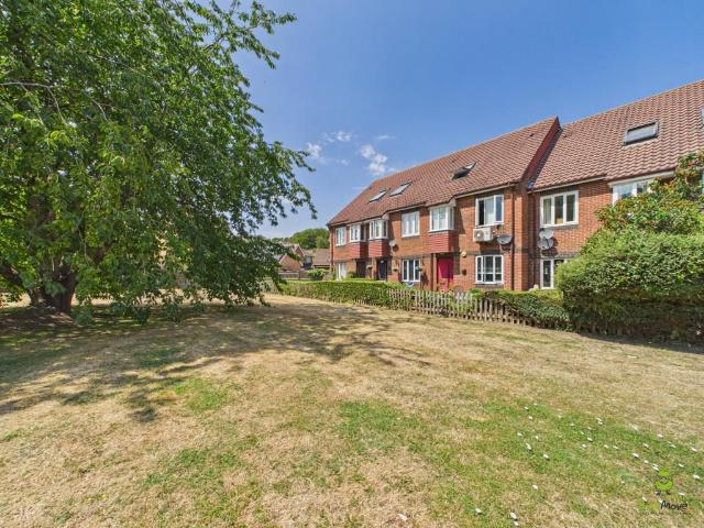 Flat for sale in Crayford, Greater London