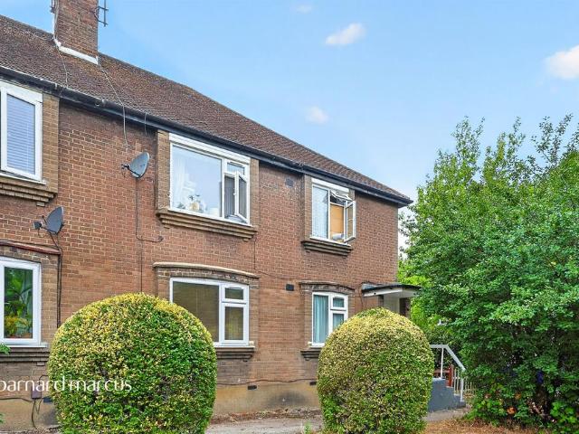 Flat for sale in London Borough of Ealing, Greenford