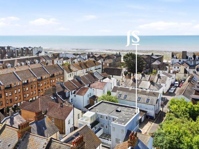 Flat for sale in West Worthing, Worthing
