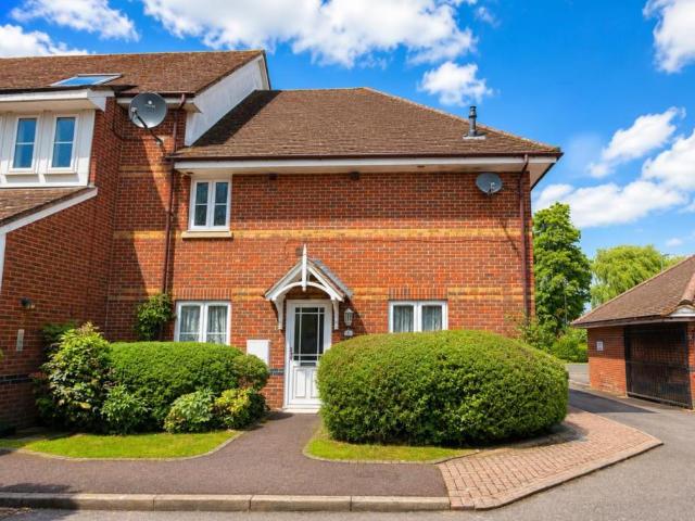 Flat for sale in Navestock Side, Essex