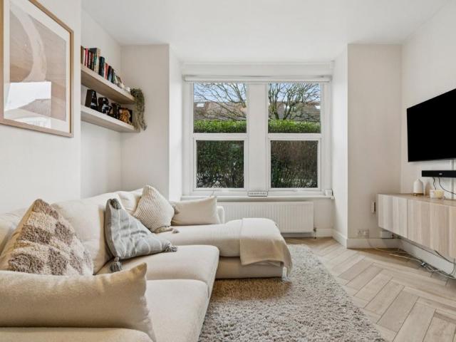 Flat for sale in London Borough of Ealing, Greater London
